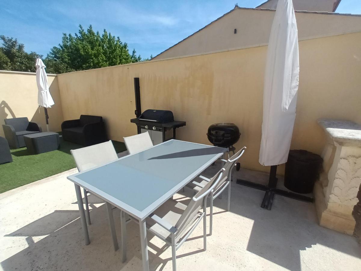 Le Jardin Des Tourterelles Robion en Luberon Exterior foto